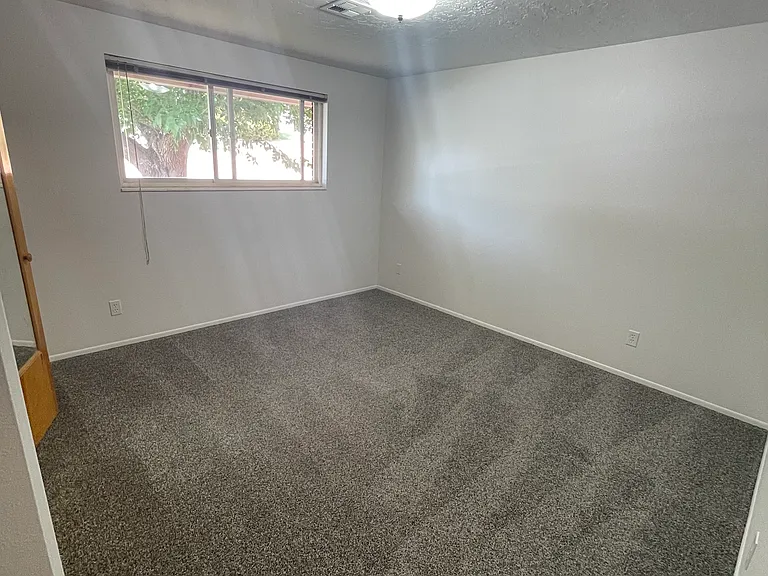 345 W 600 N — Photo 25