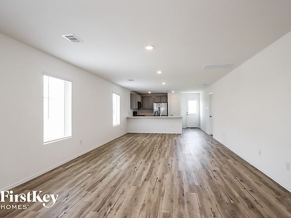 3rd image of 4318 Palmetto Ln