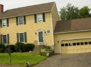 42 Forsythia Rd, Leominster, MA 01453