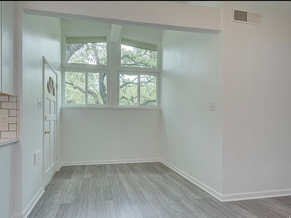 5th image of 434 Burnside Dr