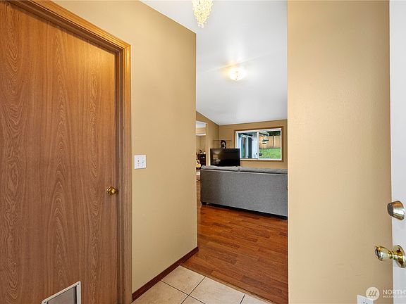 4th image of 6809 77th Avenue NE