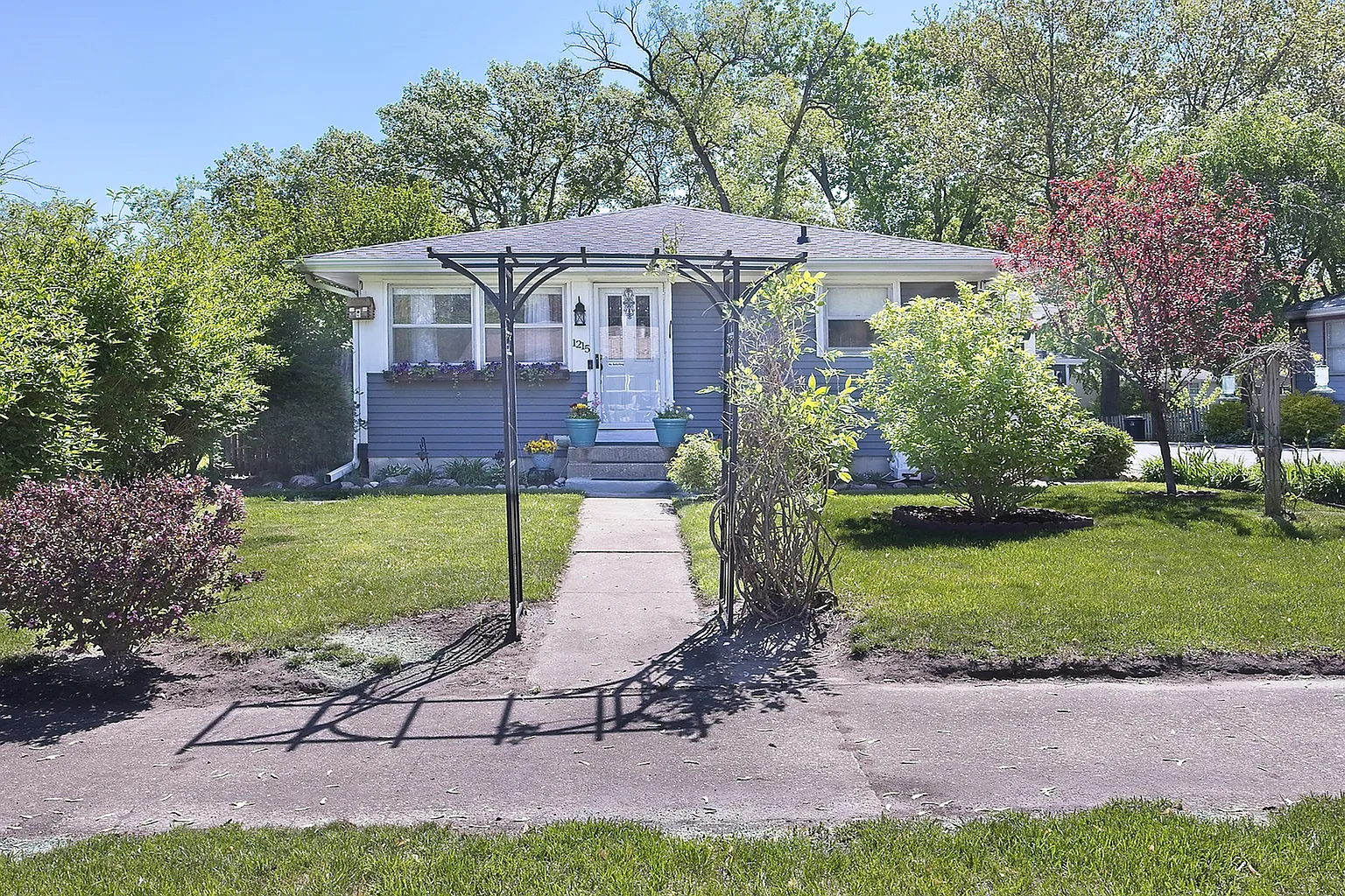 1215 Franklin Ave photo 1