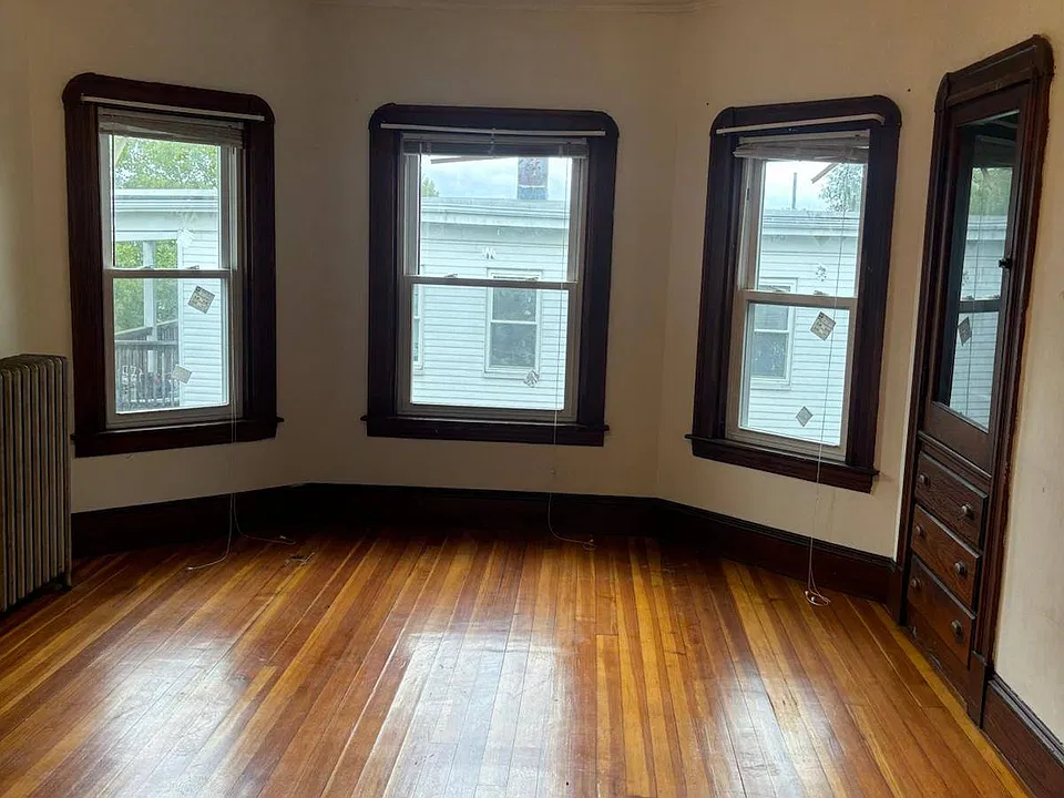 72 Richmond St #3