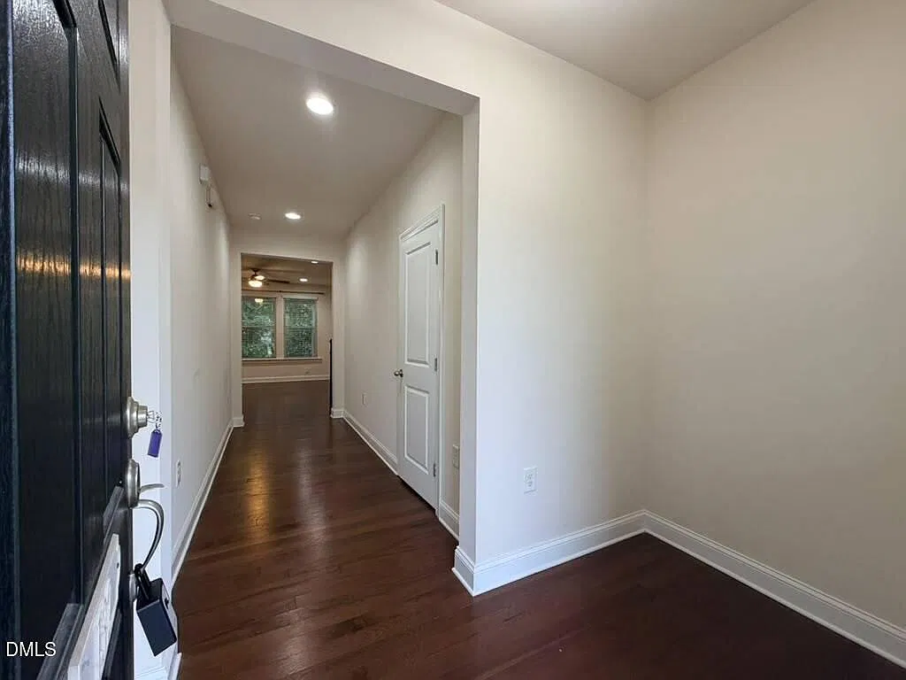 4 bed, 2.5 bath, 2100 sqft, $2,395 — Photo 2