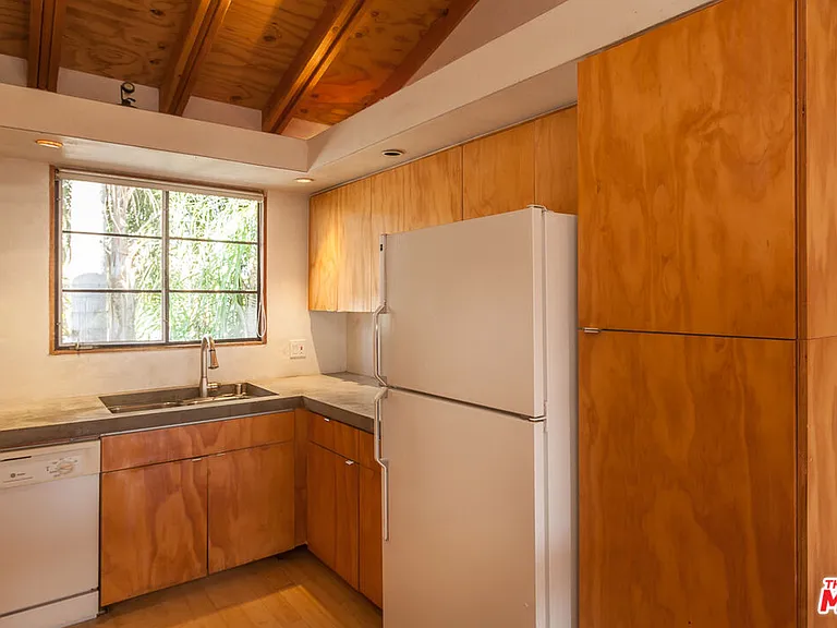 325 Indiana Ave #4 — Photo 4