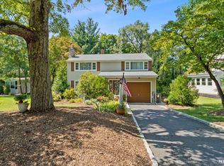26 W Saddle River Rd, Waldwick, NJ 07463
