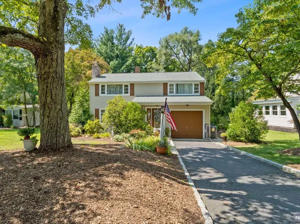 26 W Saddle River Rd, Waldwick, NJ 07463