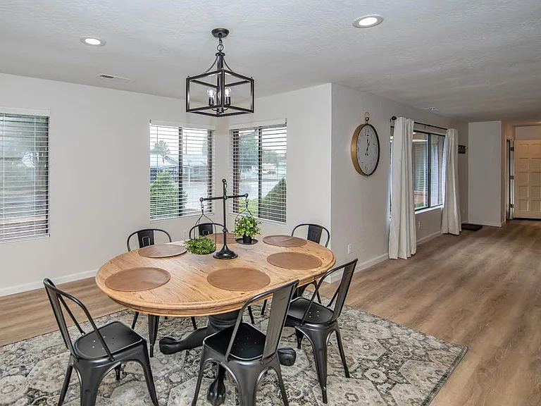 921 W Sherman Ave — Photo 12