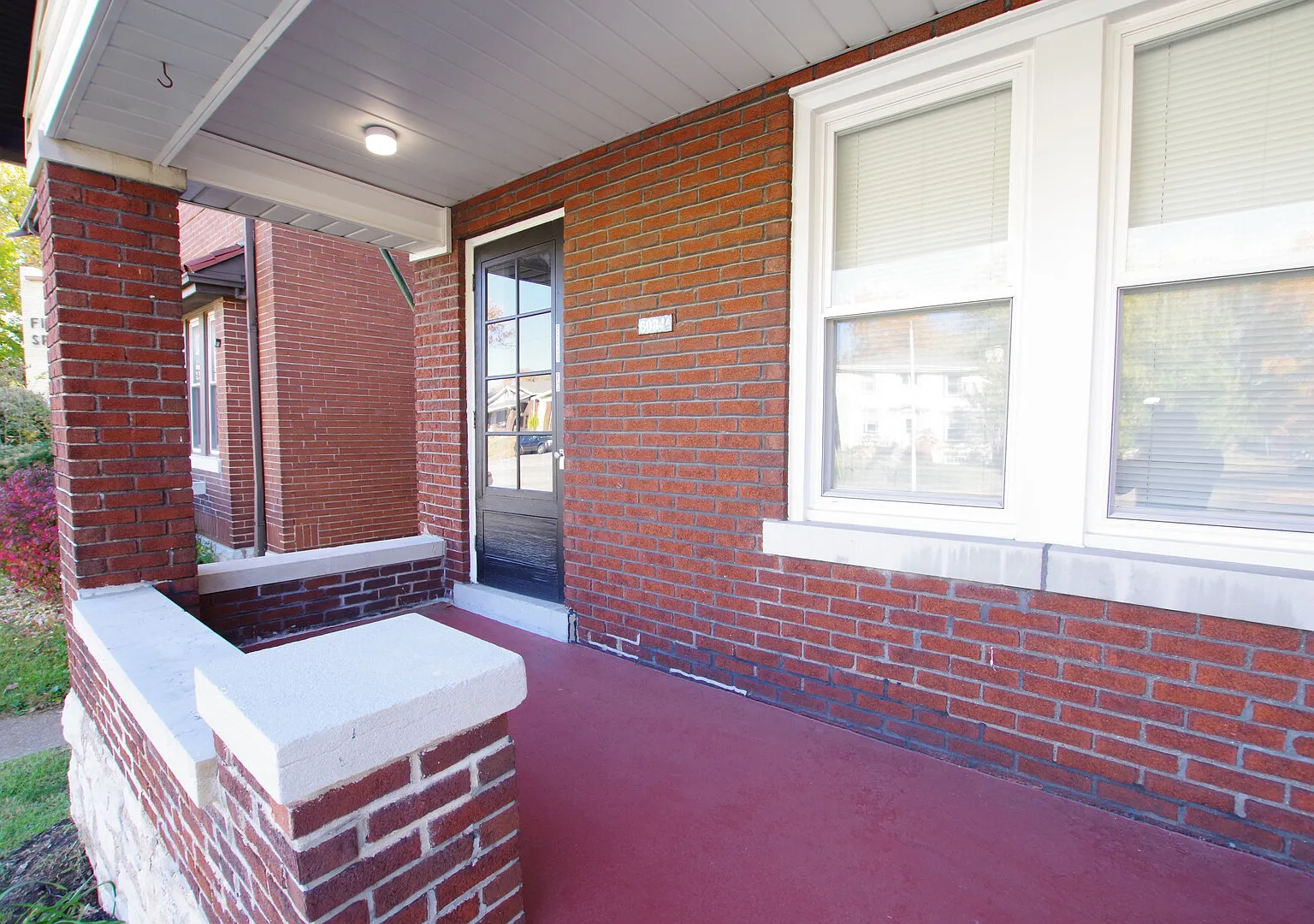 2F Furnished 2 bed 1 bath unit with all utilities & fiber internet — Photo 2