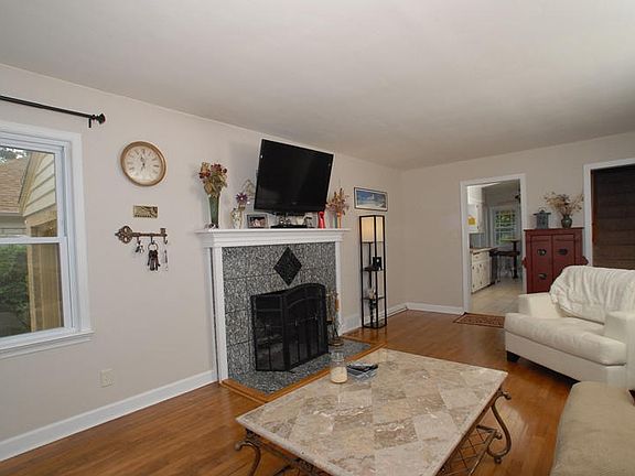 3rd image of 335 N 115th St