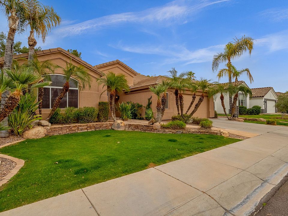 1st image of 885 W Aloe Pl