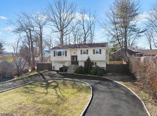 81 N Shore Rd, Denville, NJ 07834