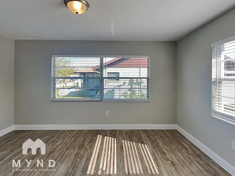 9116 Glen Moor Ln — Photo 10