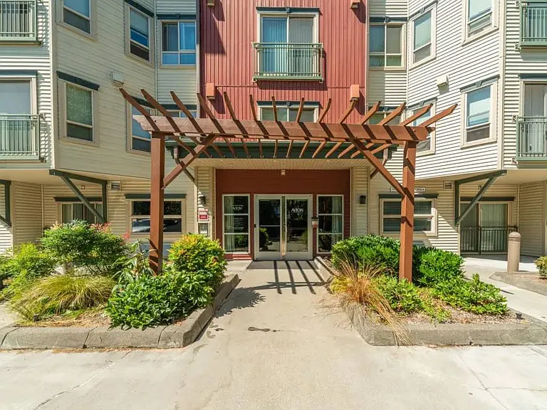Avion Apartments — Photo 3