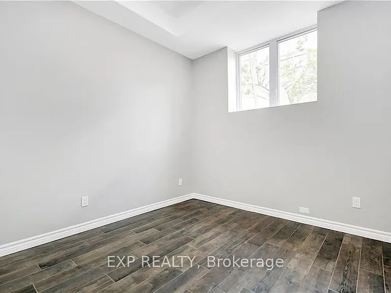 340 Queen Mary St #B — Photo 19