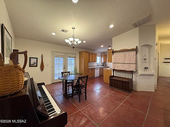 5th image of 1821 N Westridge Ave