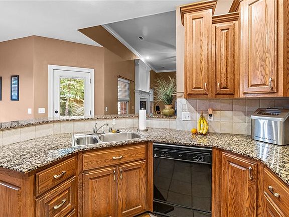 5th image of 28 Harborough Ln