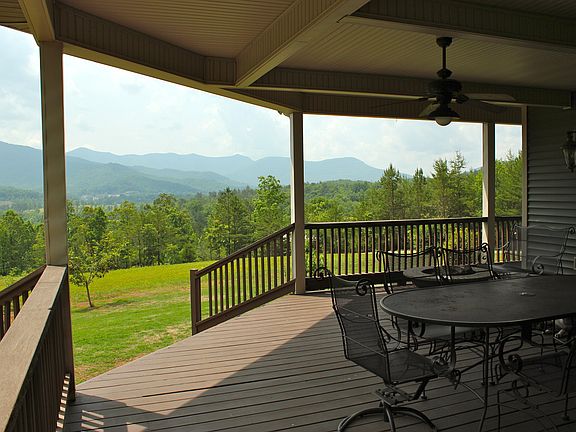 Outdoor dining with view