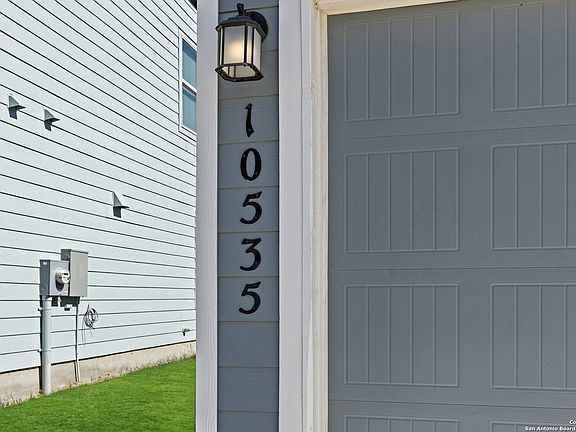 3rd image of 10535 DE GONZALO WAY