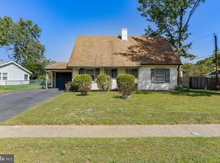 14 Sussex Dr, Willingboro, NJ 08046