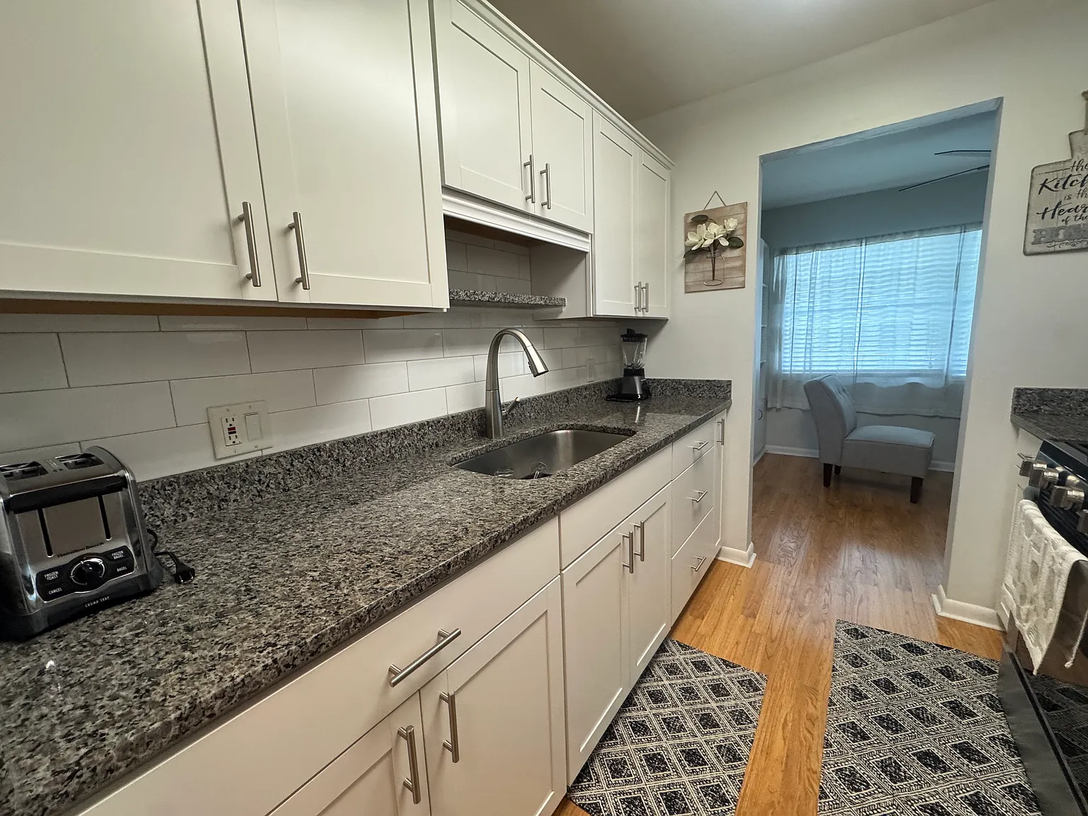 1 bed, 745 sqft, $1,200 — Photo 3