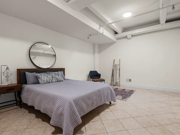 300 Communipaw Avenue image 10 of 28