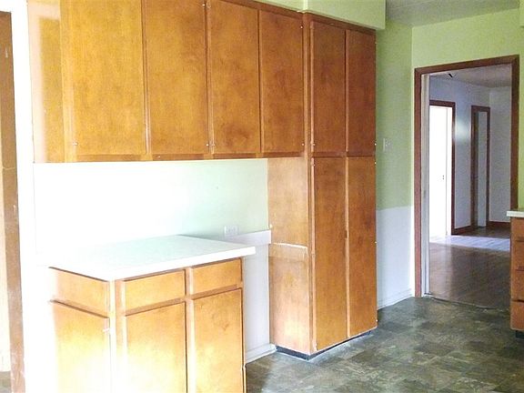 3rd image of 119 E 130th St