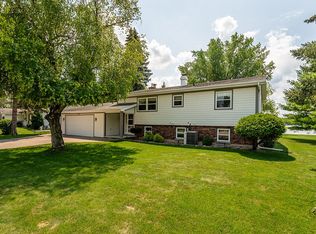 220 Twin Harbor Dr, Winneconne, WI 54986