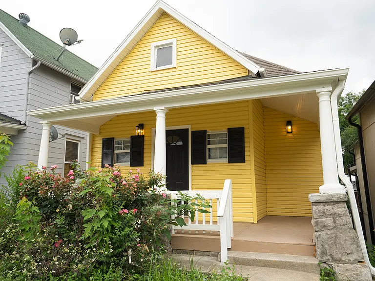 641 Sandusky Ave — Photo 2