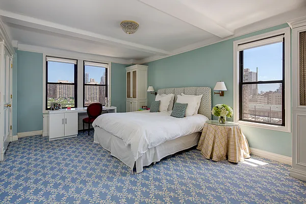 Sold by Corcoran | media 21