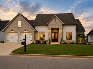 119 Grove Landing Dr, Tuscumbia, AL 35674