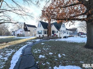 1515 N 8th St, Pekin, IL 61554