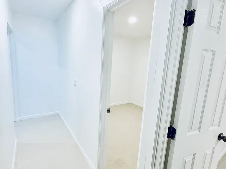 133 SW 11th Ave — Photo 12