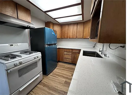 1417 Hawaii St — Photo 2