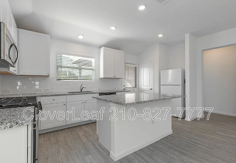 706 Red Field Way — Photo 13