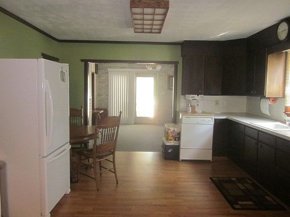 Eat-in Kitchen