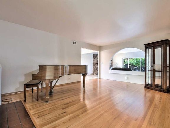 4th image of 2079 Fordham Dr