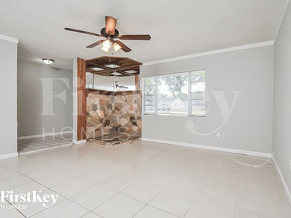 3rd image of 304 Coronado Ct