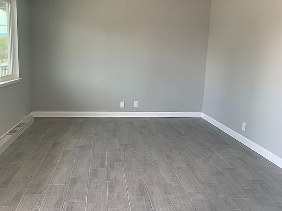 2nd image of 2881 El Camino Real #1