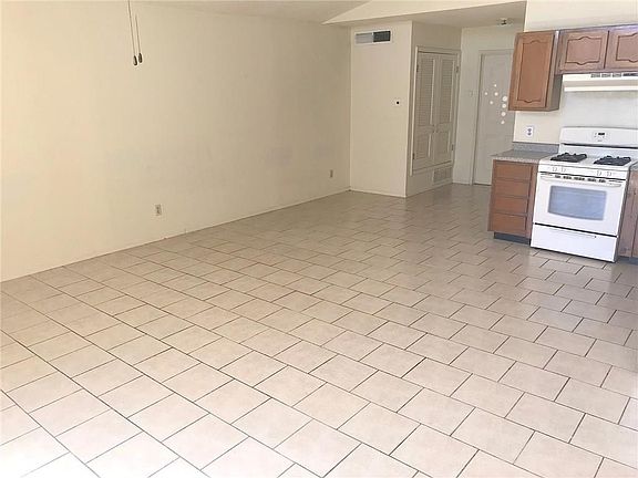 4th image of 3621 Taylor Ave #B