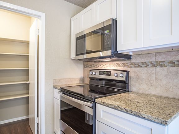 5th image of 5859 Castle Hunt Dr
