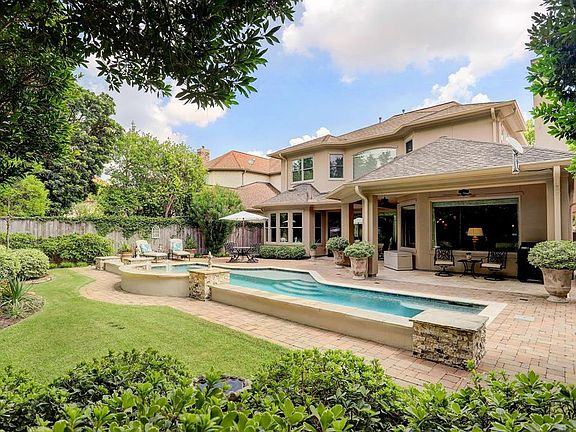 2nd image of 3018 Rosemary Park Ln