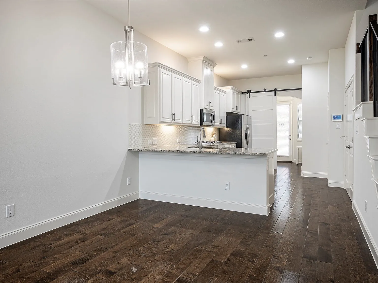 3 bed, 2.5 bath, 2101 sqft, $2,600 — Photo 3