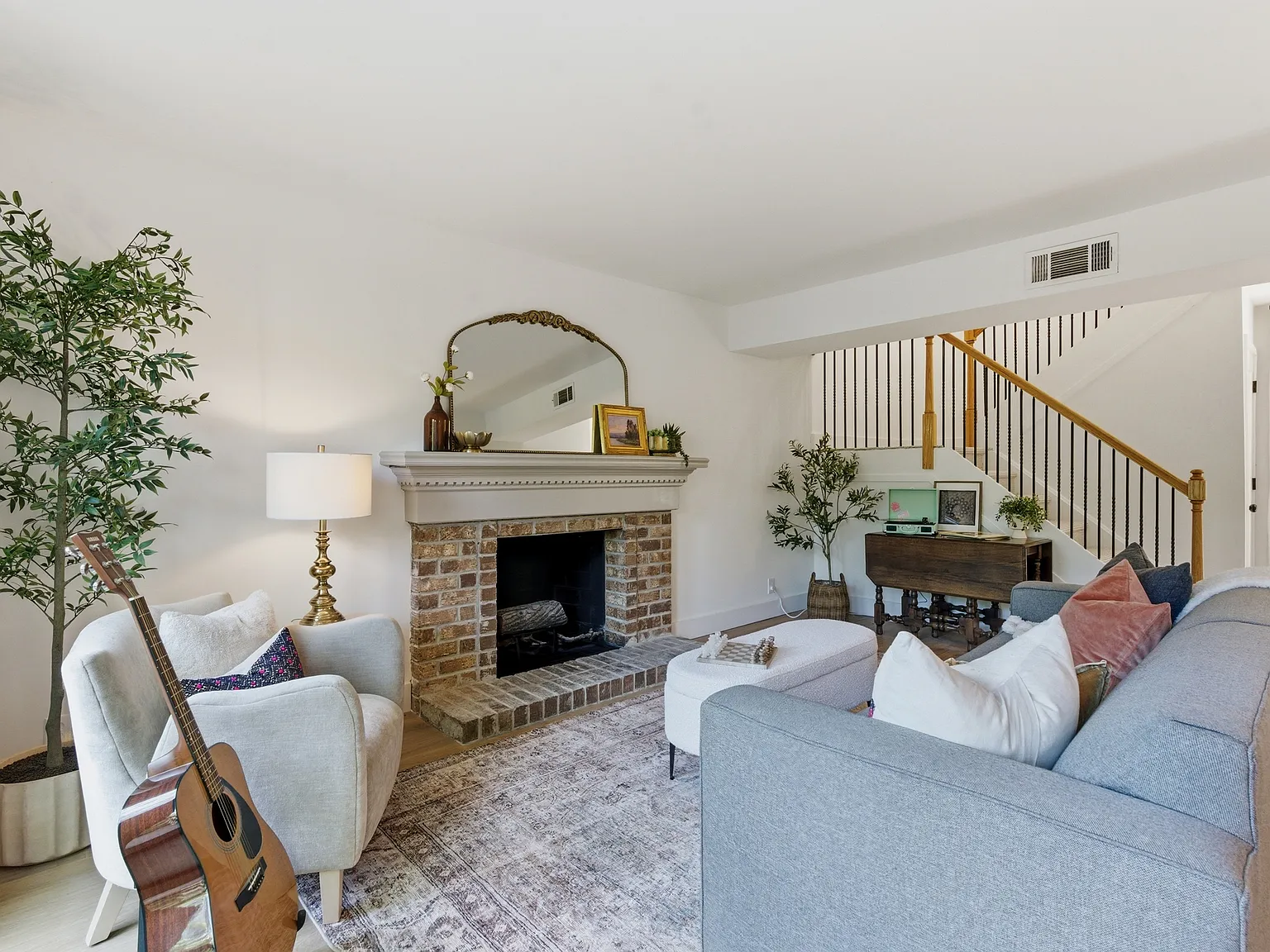 2 bed, 1150 sqft, $1,950 — Photo 1