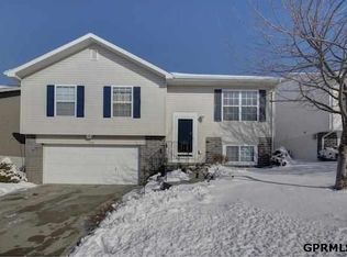 17818 Lillian St, Omaha, NE 68136