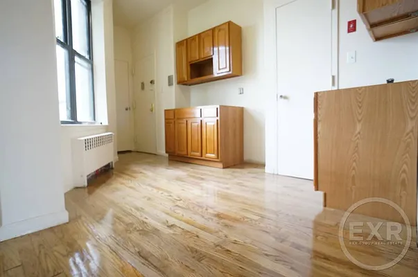 Rented by EXR | media 76