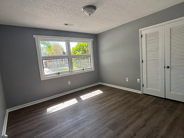 637 Redwood Ave #637 — Photo 9