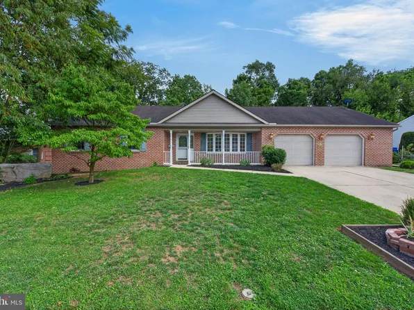 397 Baker Dr, Mechanicsburg, PA 17055