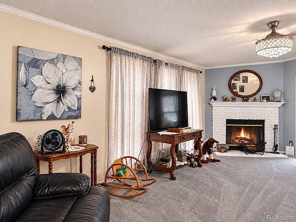 4th image of 30007 Meadow Ln