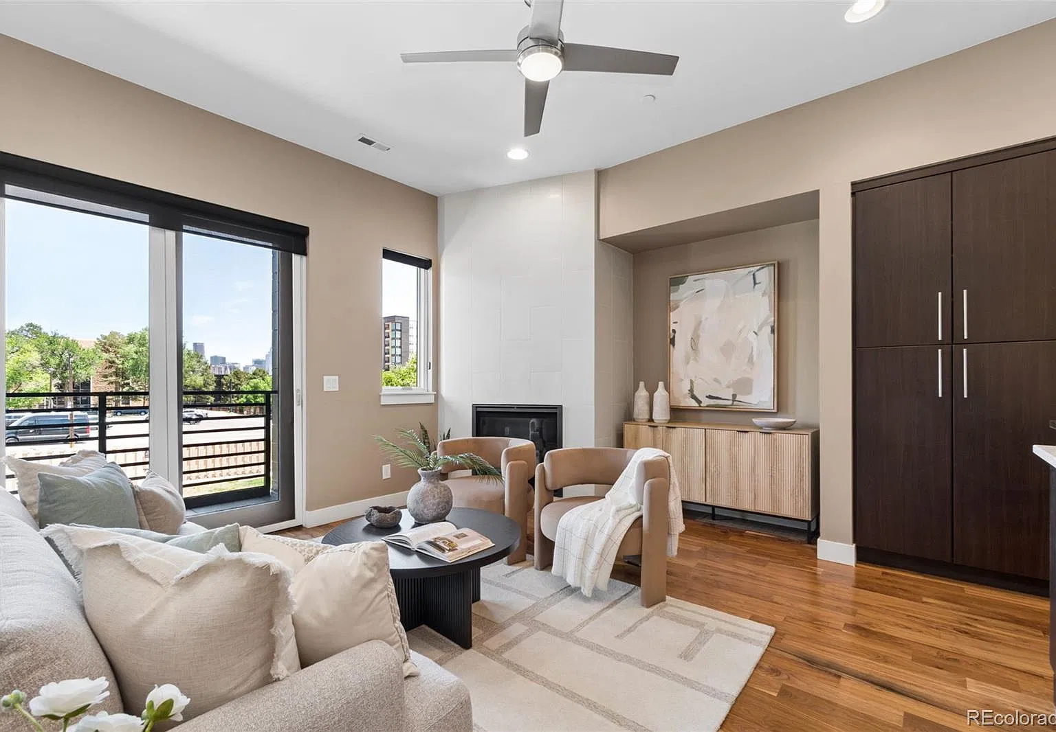 3 bed, 5.0 bath, 2189 sqft, $5,000 — Photo 4